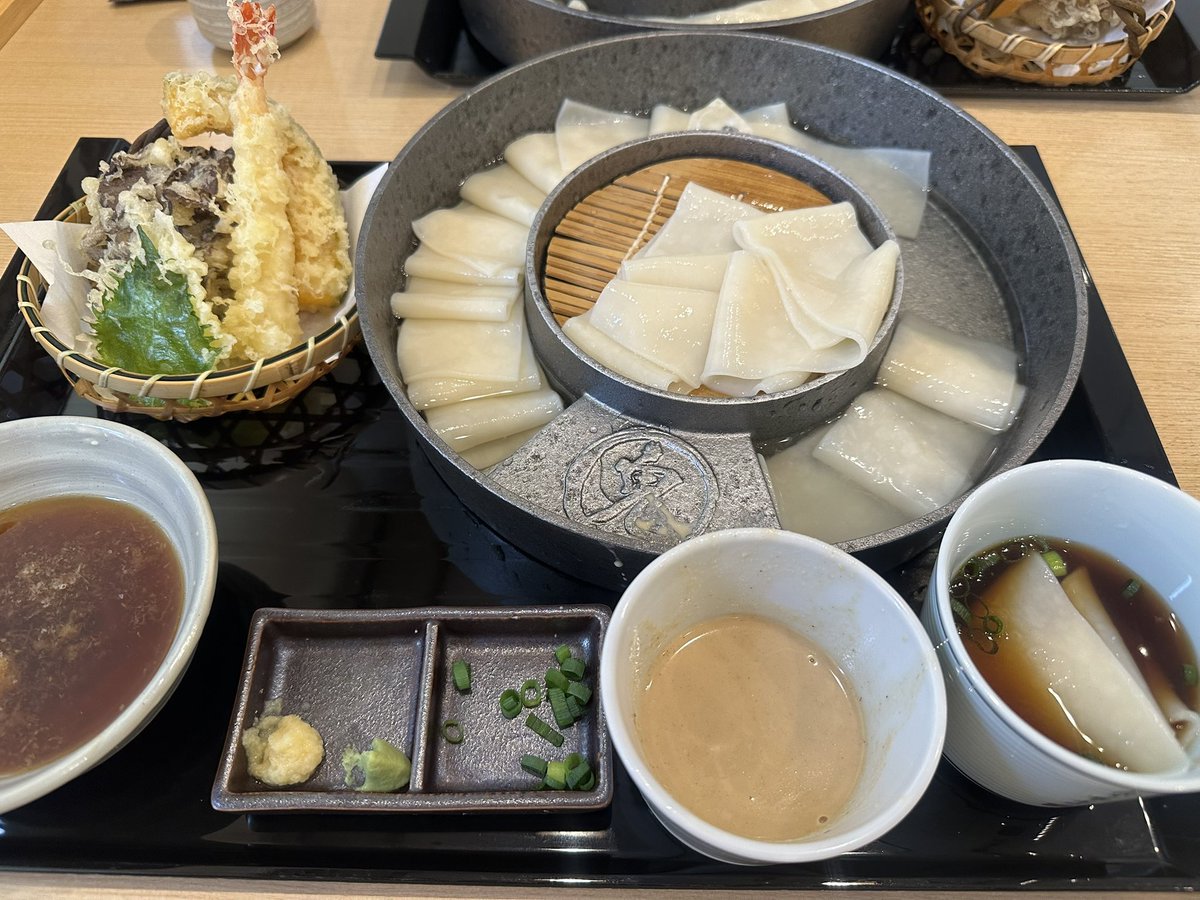 Pm1lGCGbZskleuX's tweet photo. 初めて花山うどん食べました。美味しかったです😊
#花山うどん
#鬼ひも川 https://t.co/lRNmb3ydoa