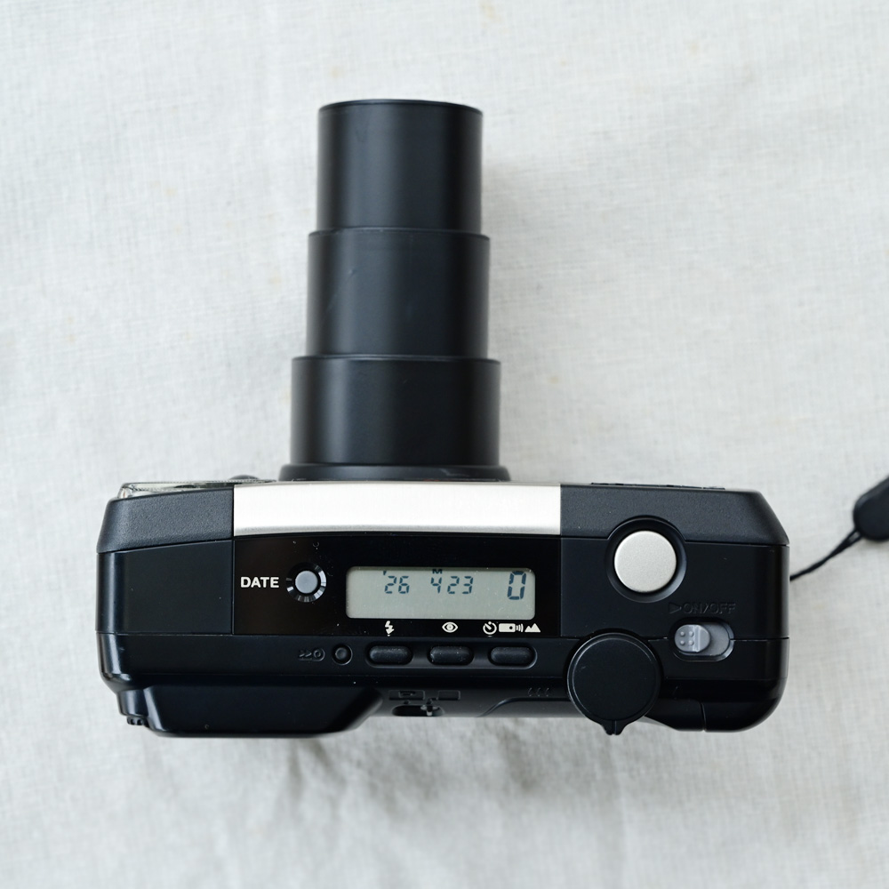 champcamera's tweet photo. PENTAX #ESPIO115G ¥22,000- by #青葉台 店
1999年発売されたエスピオ115G
パッシブ式5点AF&38-115ミリの3倍ズームを搭載。
パンダなカラーリングが可愛いのです🐼
#フィルムカメラ #田園都市線
https://t.co/7LMkjvOFQY https://t.co/ypNMymOtS8