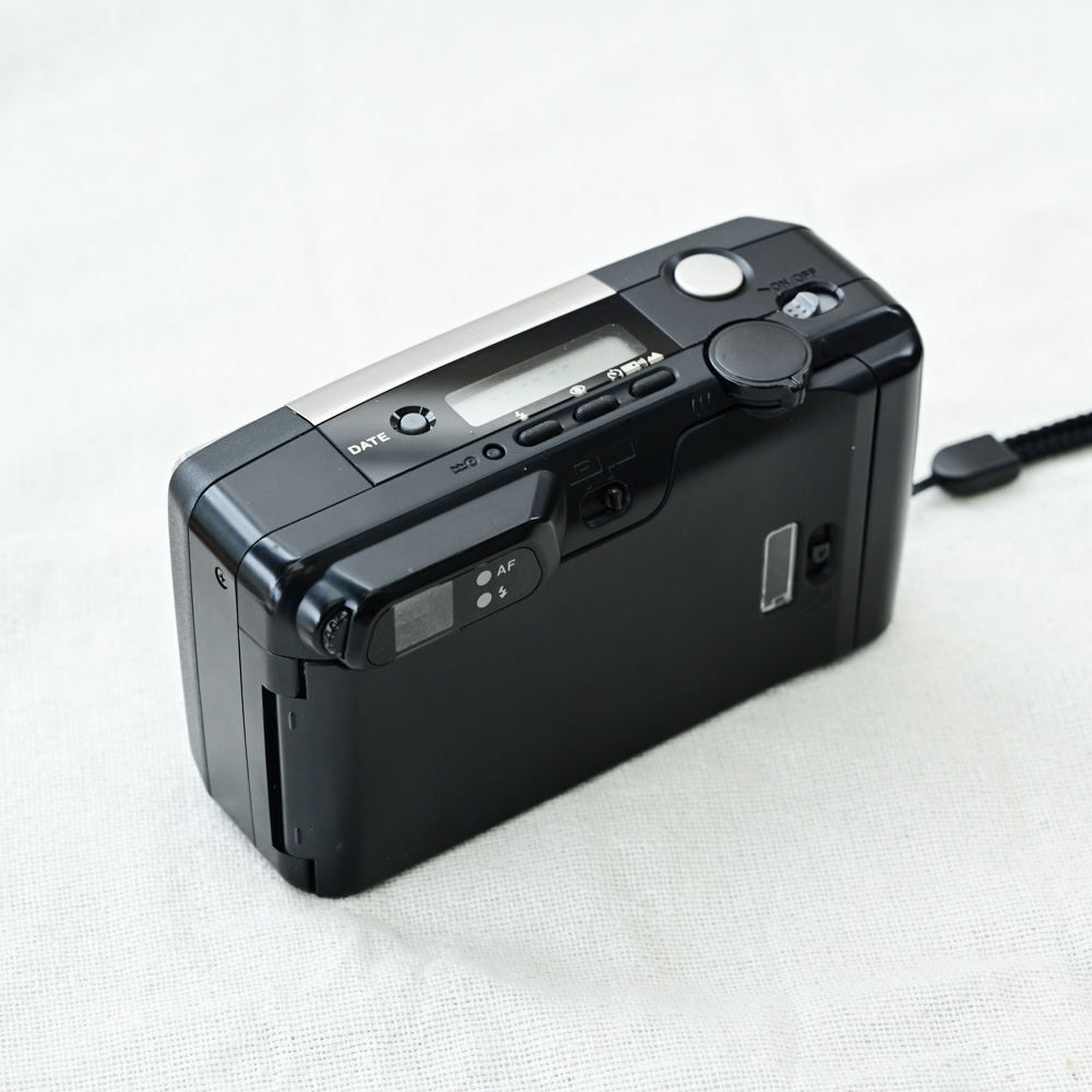champcamera's tweet photo. PENTAX #ESPIO115G ¥22,000- by #青葉台 店
1999年発売されたエスピオ115G
パッシブ式5点AF&38-115ミリの3倍ズームを搭載。
パンダなカラーリングが可愛いのです🐼
#フィルムカメラ #田園都市線
https://t.co/7LMkjvOFQY https://t.co/ypNMymOtS8