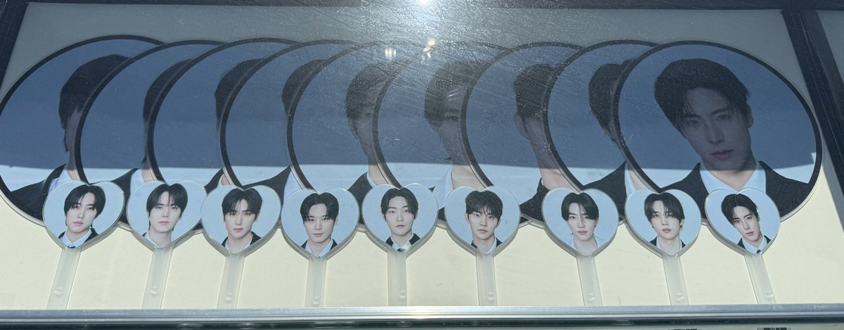 kkochinam's tweet photo. [PREVIEW] OFFICIAL MD THE BOYZ CONCERT <INTER-ZECTION>

#THEBOYZ #더보이즈
#INTER_ZECTION #인터젝션 

/all pict cr twt https://t.co/qjMxiNzDGr