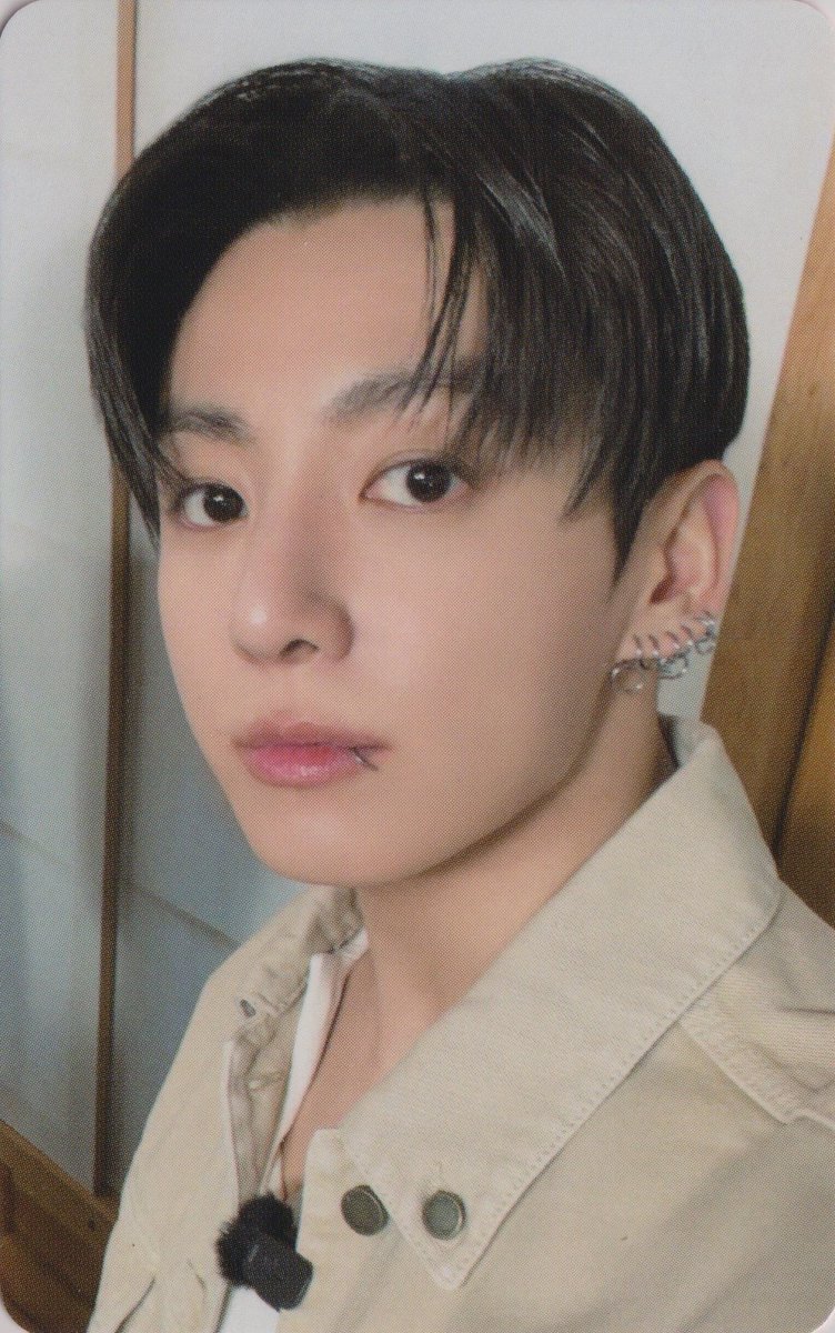 BTS_IndoTrans's tweet image. BTS ARIRANG Withmuu Lucky Draw Photocards (1)

cr: seokiescans

#Namjoon #Seokjin #Taehyung #Jungkook @BTS_twt