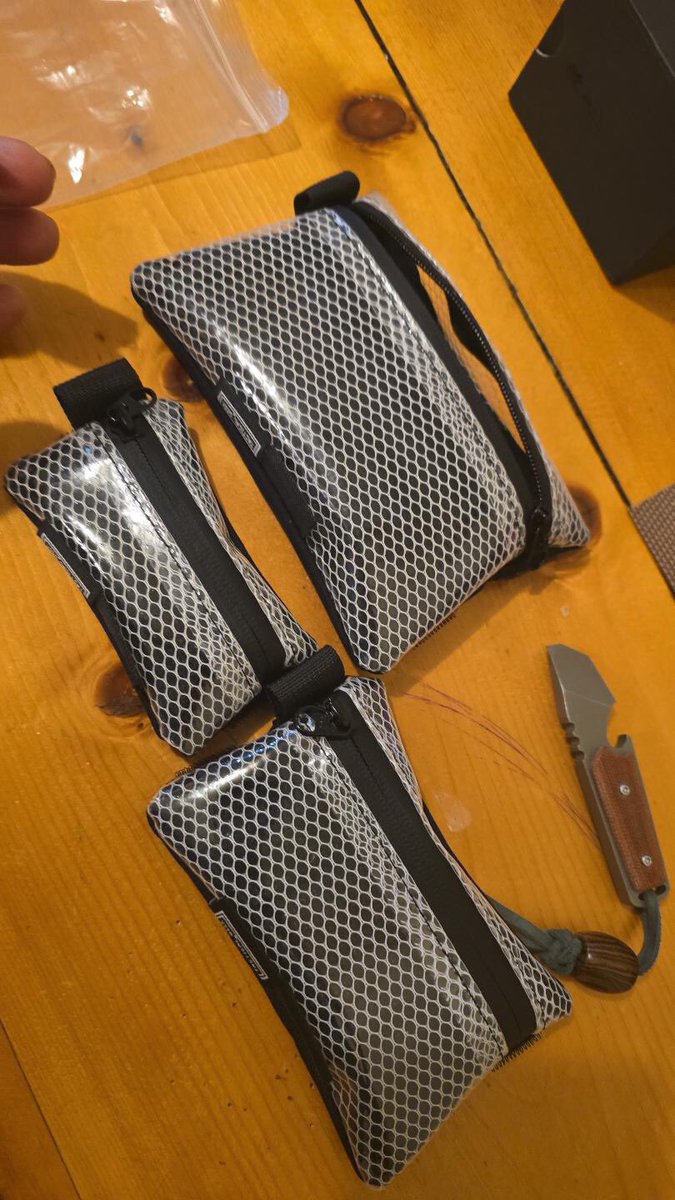TACTICALGEEK_US's tweet image. TACTICAL_GEEK Storage A5 ✨ A 3-piece setup that hangs easily or sticks onto loop surfaces. #tacticalgeek  #pouch  #edcpouch  #edcorganizer  #gear  #edcgear #edc #outdoorlife #everydaycarry #everydaycarrys #edcpouchs #edcbag #urbancarry #edcbags #edcusa #knives #patch #rucksack