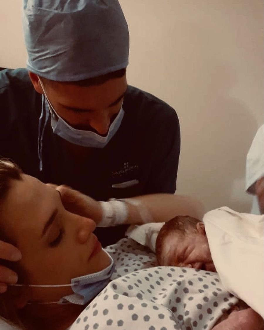 Falta de respeto es cogerte a un tipo con una mujer embarazada no repostear una IA hecha por un fan…