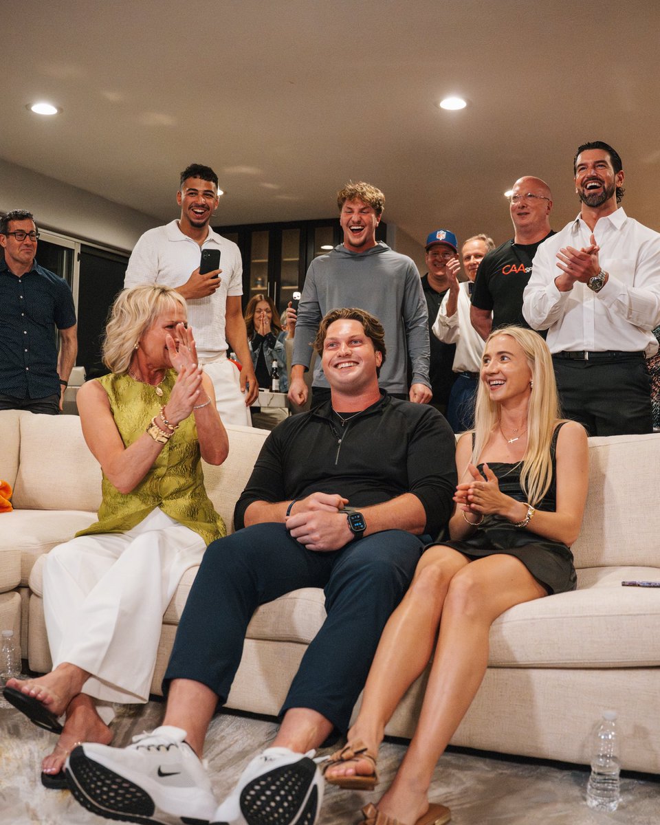 ClemsonFB's tweet image. What a deserving moment this is for @BlakeMillerOT 😤

#ALLIN | #NFLDraft