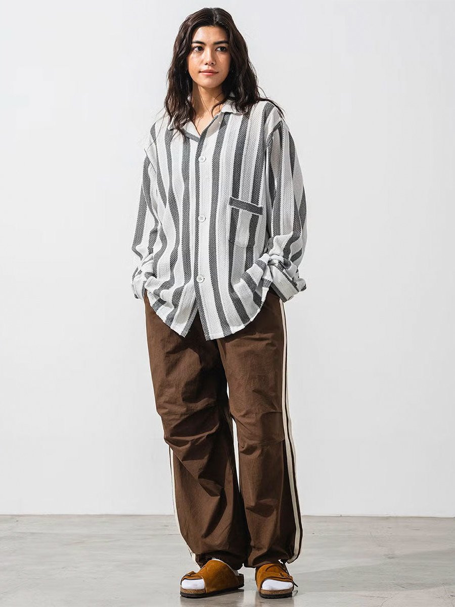 Blueism_'s tweet photo. 今の季節におすすめな、OFFSHORE新作のCROCHET SHIRTS。

カリフォルニアのモーテルライフを思わせる、力の抜けた“パジャマシャツ”のムードをOFFSHOREらしく再解釈した一着。
立体的なストライプ柄が特徴で、90sサーフの空気感とどこかレトロな色合いが魅力です🌊

#パジャマシャツ
#シャツコーデ https://t.co/sFVqDTUZMw