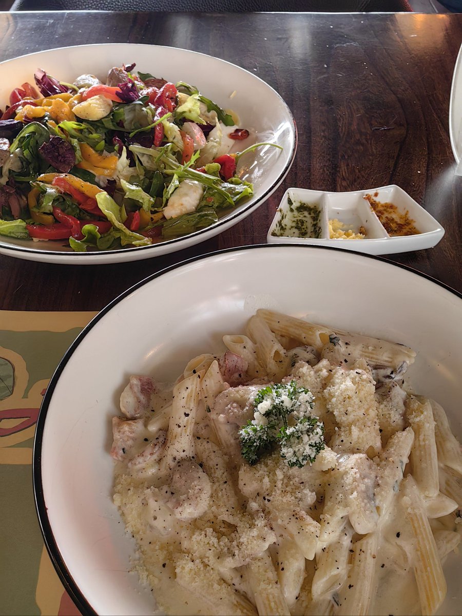 nilamc77's tweet image. Swap processed snacks for this 5-min protein-packed bowl! Grilled chicken + quinoa + roasted veggies + a drizzle of olive oil. 30g protein, fiber to keep you full—no crash, just energy for your day. #FatLossMeals #CleanEating