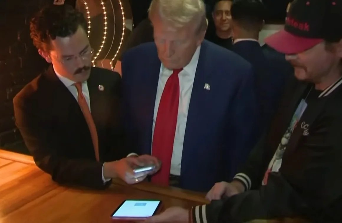 KittyCats101's tweet image. 特朗普支付btc购买汉堡，今天轮动到trump政治叙事，那汉堡这个叙事应该没问题的

0x0c2e08e459fc43ddd1e2718c122f566473f59665

市值40k

$BURGER #BURGER