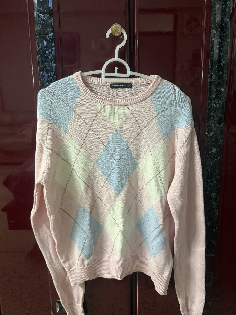 parapetyyy's tweet photo. ส่งต่อสเวตเตอร์ Brandy melville สีชมพูน่ารักมากๆค่ะ free size ส่งต่อ 690฿ ได้มา1300😭

#brandymelvilleth #brandymelvillethailand
#brandymelvilleมือสอง #ส่งต่อbrandymelville #ส่งต่อbrandymelvillethailand #ส่งต่อbrandy #brandyส่งต่อ https://t.co/bMJRHYRqDo