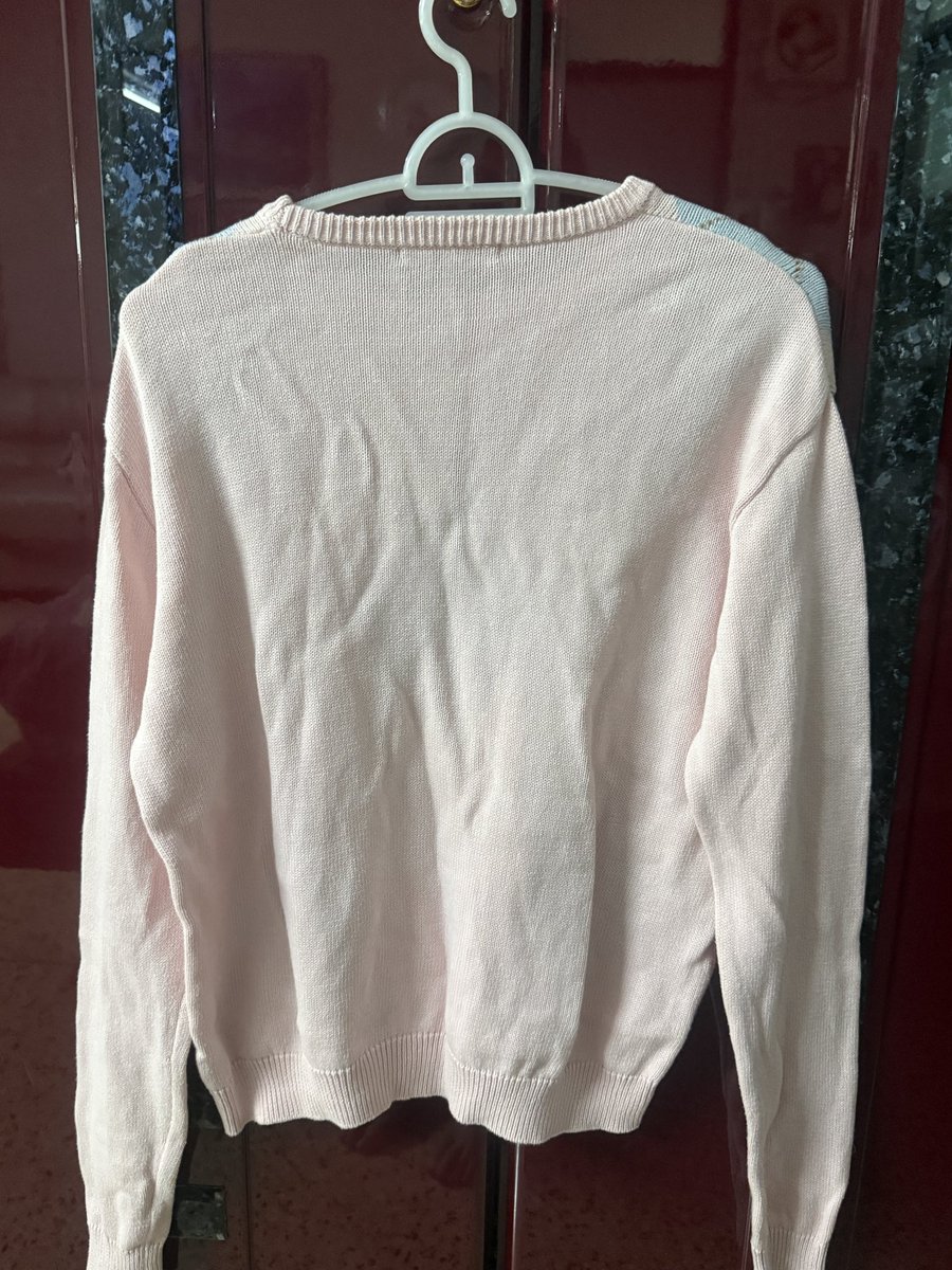 parapetyyy's tweet photo. ส่งต่อสเวตเตอร์ Brandy melville สีชมพูน่ารักมากๆค่ะ free size ส่งต่อ 690฿ ได้มา1300😭

#brandymelvilleth #brandymelvillethailand
#brandymelvilleมือสอง #ส่งต่อbrandymelville #ส่งต่อbrandymelvillethailand #ส่งต่อbrandy #brandyส่งต่อ https://t.co/bMJRHYRqDo