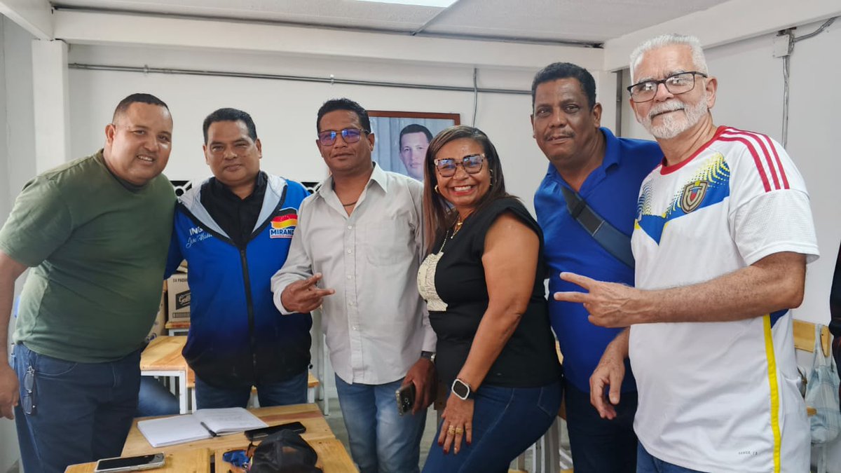 CesarElSoldado's tweet photo. La transformación vial en el municipio Zamora es un hecho. 🏗️ Junto al Ing. José Maita, supervisamos los proyectos ganadores de las Consultas Populares. Calidad y eficiencia revolucionaria para nuestro pueblo. ¡Vamos Pa' Lante! 🚀 #PoderPopular #MirandaEnMarcha #Zamora https://t.co/lx2bYTkcxh