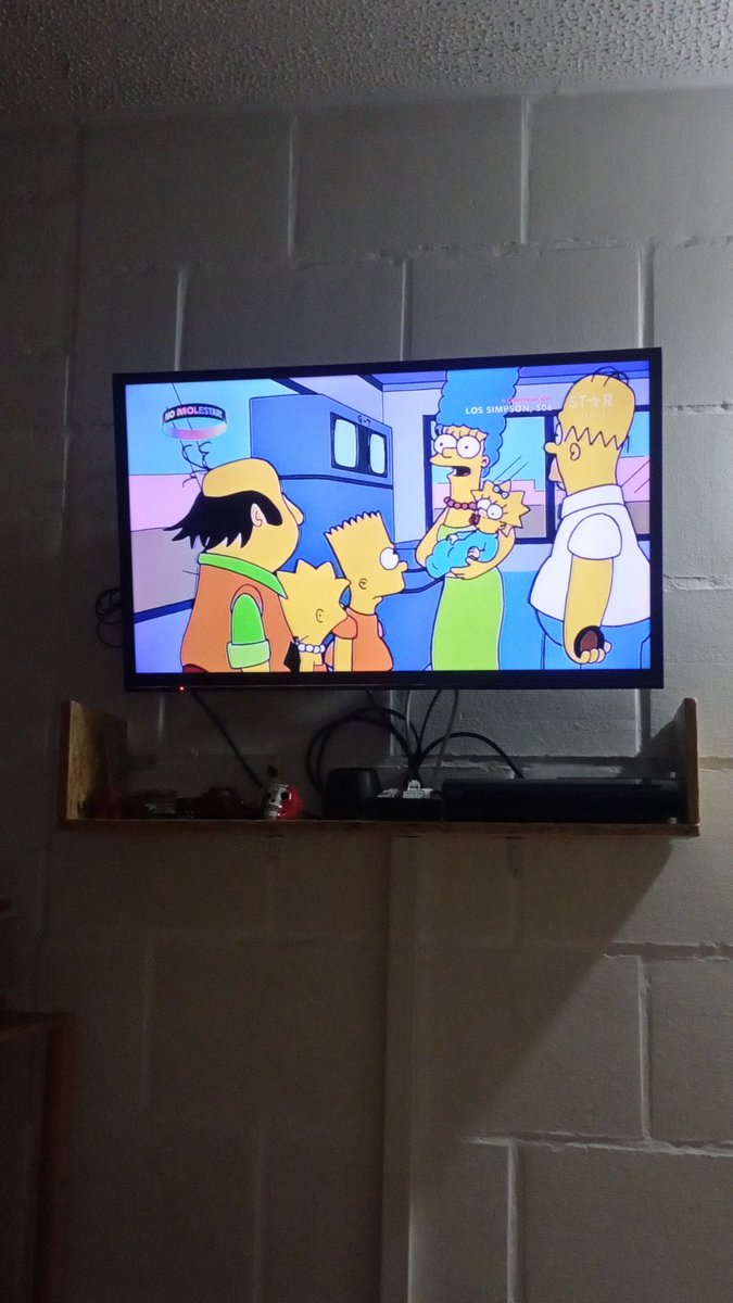 luis97esp's tweet image. #TV: Algo extraño pasa con la emisión de #LosSimpson en Star Channel, (el viejo Fox)

Estos dos episodios, con esta, ya son tres veces que los emiten durante esta semana, incluso no han pasado de la Temporada 6 durante este mes 🤔🤔🤔🤔😐