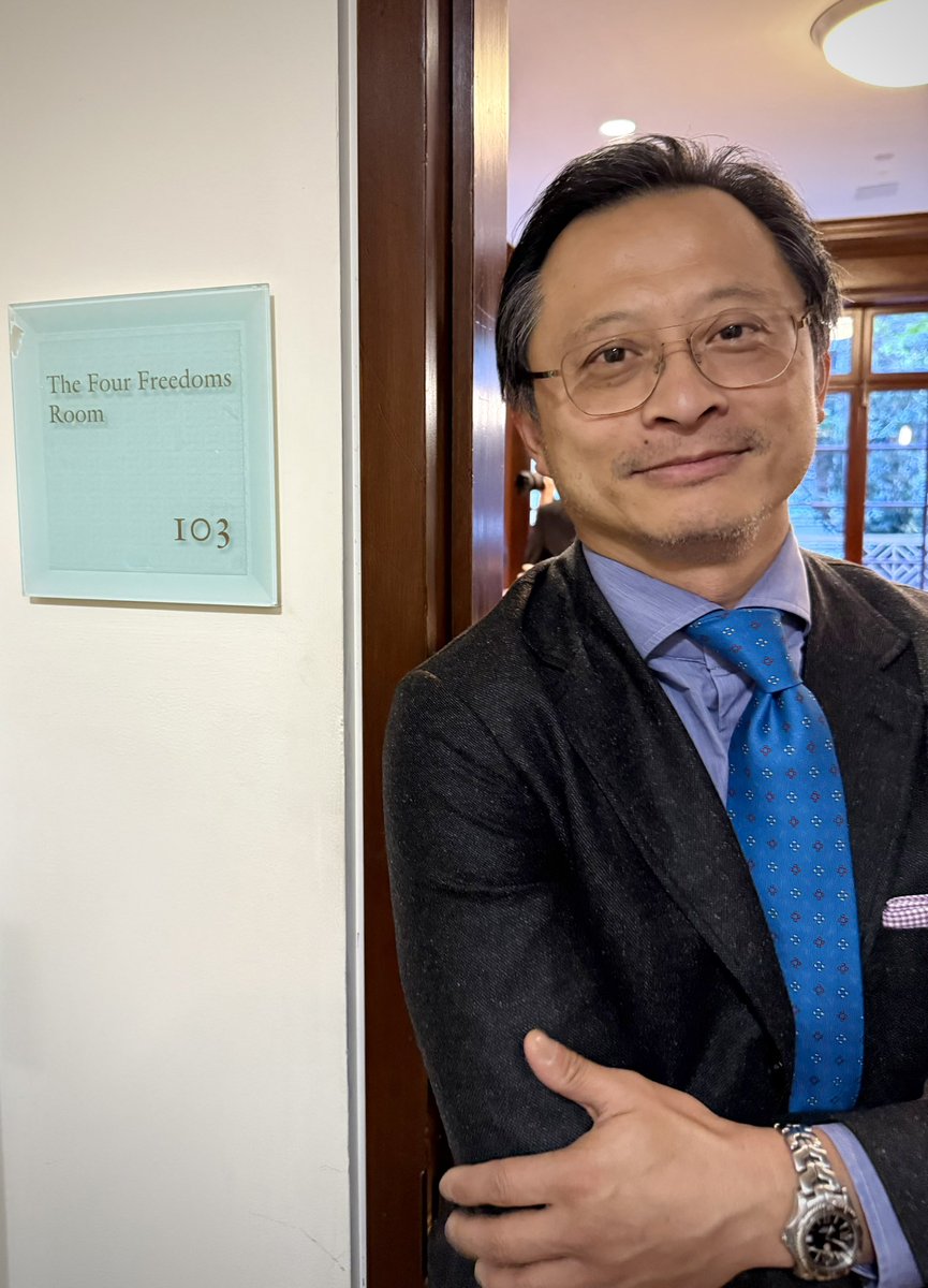 robertltsai's tweet photo. Loved my time at @Roosevelt_House discussing presidential power. https://t.co/QPPeK2GtmT