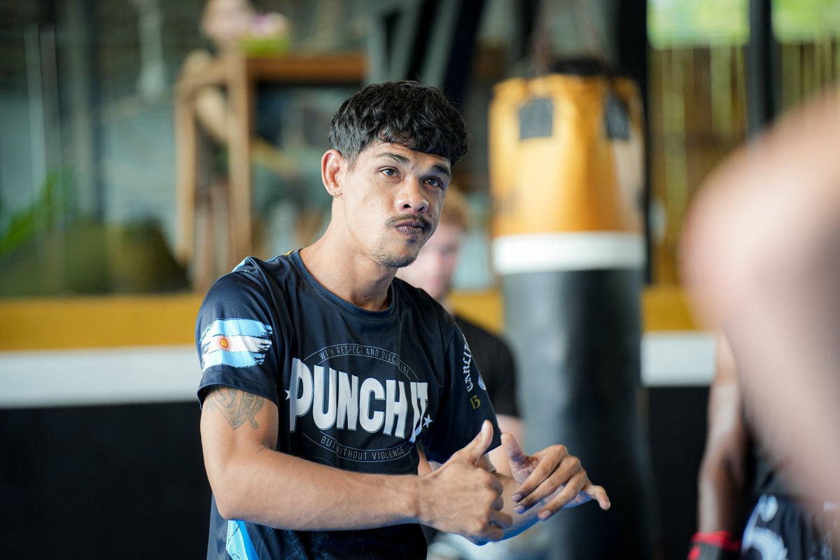 punchitgym's tweet image. With 215 professional fights and 155 wins, Kru Ton is a powerhouse of technical Muay Thai. Now a lead trainer at Punch it, he brings his active ring experience and lethal knee strikes to our mats. Train with a proven winner in Thailand. #muaythai #thailandtraining #punchitgym