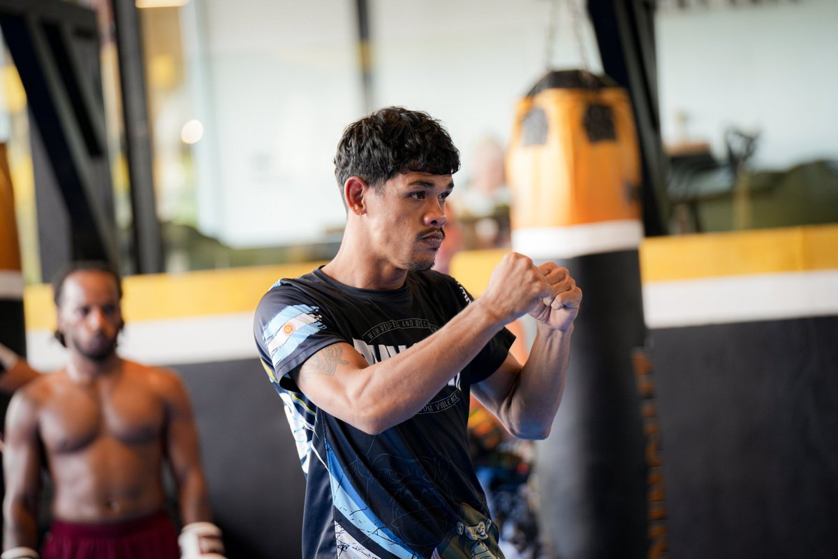 punchitgym's tweet image. With 215 professional fights and 155 wins, Kru Ton is a powerhouse of technical Muay Thai. Now a lead trainer at Punch it, he brings his active ring experience and lethal knee strikes to our mats. Train with a proven winner in Thailand. #muaythai #thailandtraining #punchitgym