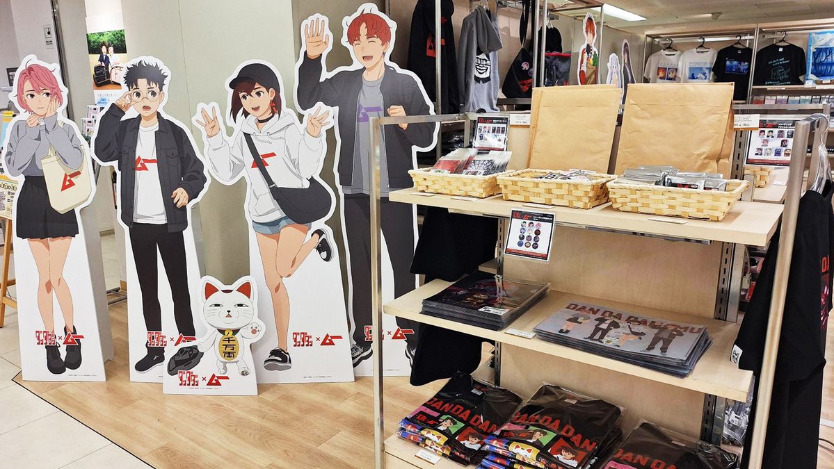 AKROSCONTENTS's tweet photo. ／
本日から遠鉄百貨店で開催‼️
AKROS POP UP SHOP @浜松
『CONTENTS ON PARADE』
＼

AKROSで販売中のグッズが集結！
『#ゆるキャン△』
『#ダンダダン』×『#ムー』
『#葬送のフリーレン』
『#ダンジョン飯』
『#ロシデレ』
『#ぼざろ』など、盛りだくさん🛍️

会場にはスタンディの展示も🤳
ご来場、お待ちしております

📅4/24(金)〜5/6(水) 10:00～19:00 (最終日は10:00～16:00)
📍遠鉄百貨店本館5F 特設会場

🔗AKROS HP
https://t.co/v4hqbbwEyo