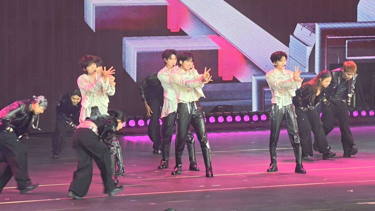 myhr82's tweet image. Tonight’s the night! Don’t miss the electrifying live show at [Venue]—grab your tickets now for a night of unforgettable performances! #LiveEntertainment #MustSee