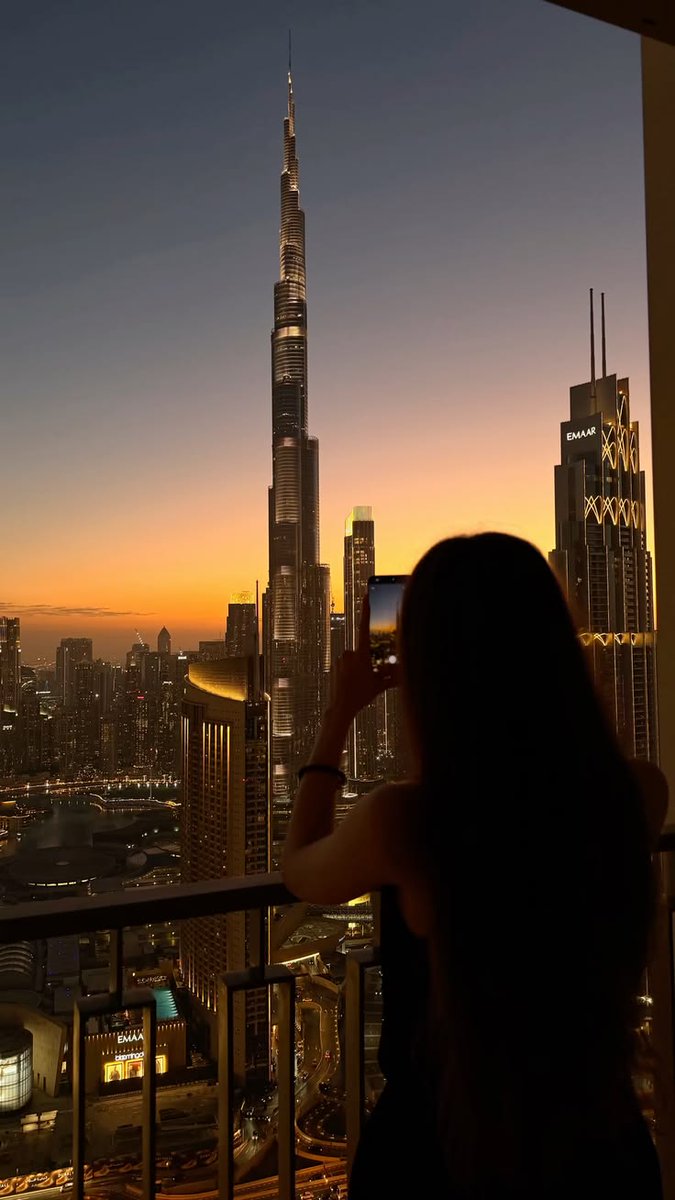 hadeelelnasser's tweet image. gym at 6am, green juice, chapter of a book before work ☀️ nobody posts the boring habits but that is what actually changes things. #GymLife #GirlsWhoLift #Routine