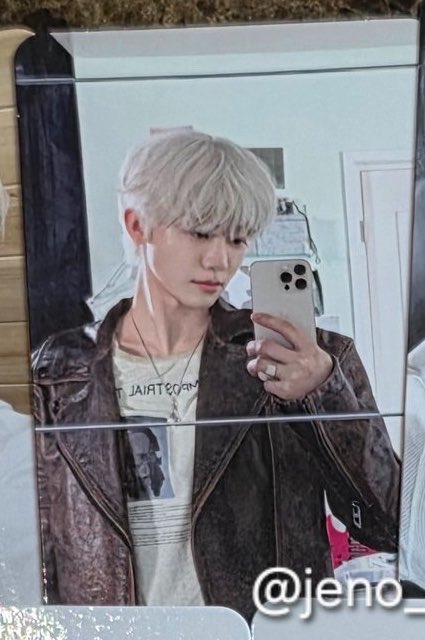 augustmarkie's tweet photo. PHOTOCARD MIRROR SELCA NA JAEMIN…A NEED NOT A WANT….. https://t.co/waw25v9WDc
