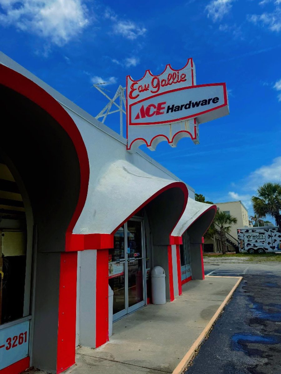 Early this week, I was in Melbourne, FL, and came across this ACE Hardware store and fell in love with its design…I just love it whenever I can go back in time! 🕰️ the only question for me is…is this vintage, or retro? #melbourne