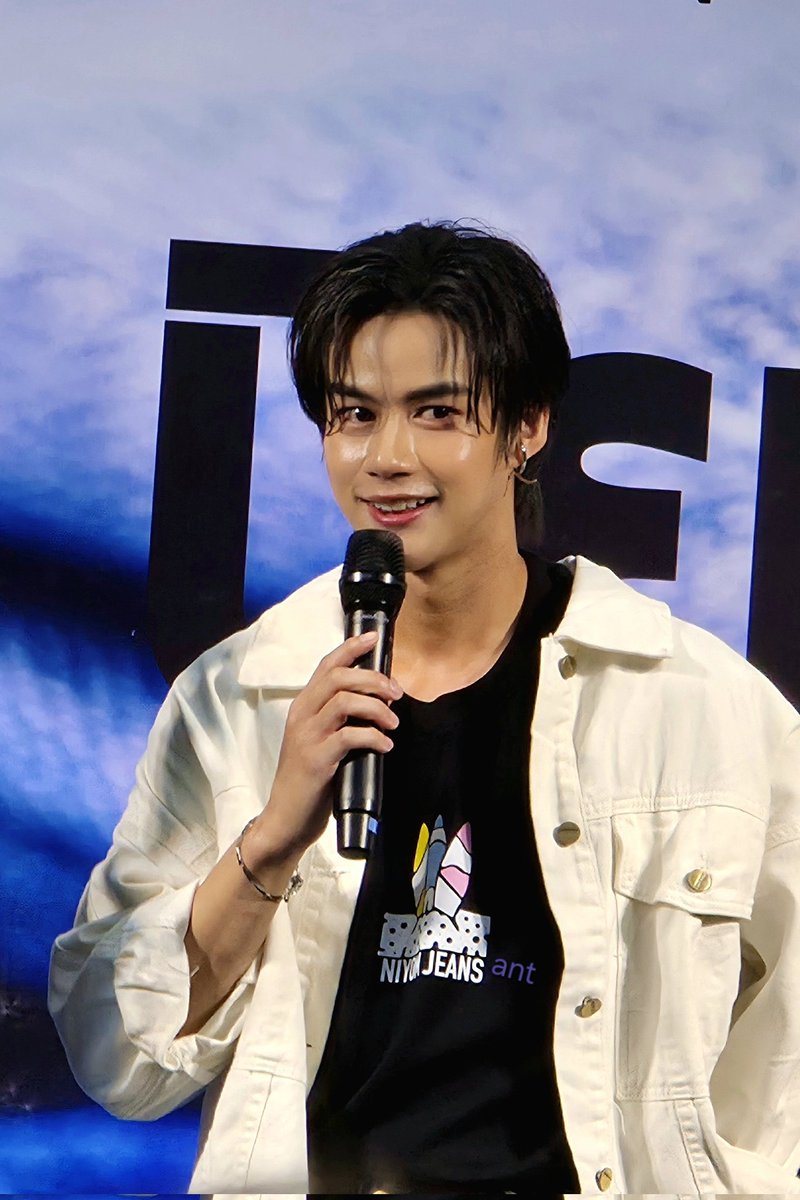 ขอให้เป็นวันที่ดีอีกวัน ขอให้วันเกิดปีหน้าของเราได้คอยมองคอยชื่นชมภาสกรเหมือนปีนี้ ขอบคุณที่รอจนได้พบกัน ผ่านมาเกือบ1ปี ที่เข้ามาเพิ่มความสุข ความสดใสในทุกวัน ปีนี้วันเกิดพิเศษมาก กำลังจะมีสมาชิกมาเพิ่มนะ อยากให้เทอดีใจกับเราด้วย🩷

2404 Summer Love With Oat

#OatPasakorn