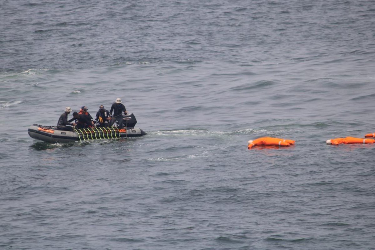 Def_PRO_Chennai's tweet image. Bolstering maritime safety through synergy

#IndianCoastGuard concluded #ReSAREX2026 off Kakinada on 23 April’26. The exercise served as rigorous litmus test for collective operational readiness, engaging multiple stakeholders in high-stakes mass SAR simulation.

#WeProtect

​1/2
