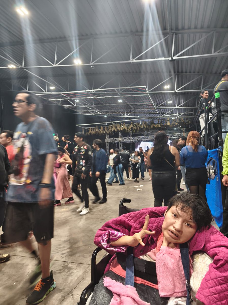 superosas's tweet image. Después de días de descanso. Gracias a @Akane_K0, @LoveJapanMx, @Gabrielle666x y a todos detrás, pudimos asistir al concierto de #CreepyNuts. El cual fue realizado en el Pabellón Oèste. Terminé más fan de ellos que mi cola. Toda muerta, pero feliz. uwu/