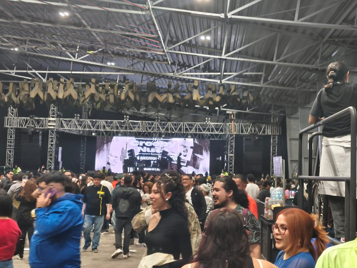 superosas's tweet image. Después de días de descanso. Gracias a @Akane_K0, @LoveJapanMx, @Gabrielle666x y a todos detrás, pudimos asistir al concierto de #CreepyNuts. El cual fue realizado en el Pabellón Oèste. Terminé más fan de ellos que mi cola. Toda muerta, pero feliz. uwu/