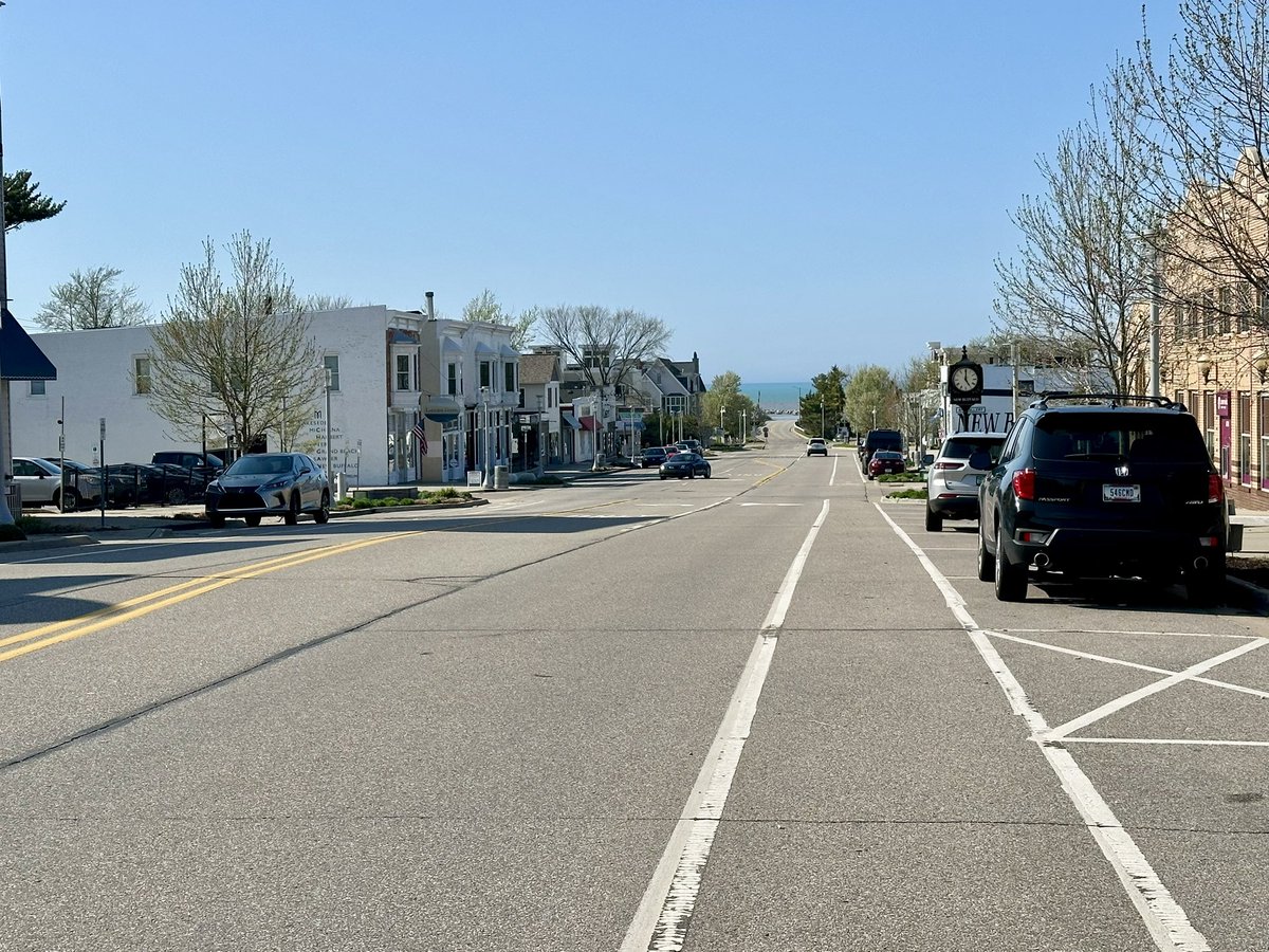wave_express's tweet photo. You will get to see charming small towns all over the country while driving for us. #rvtransport https://t.co/Cukp0z1T34