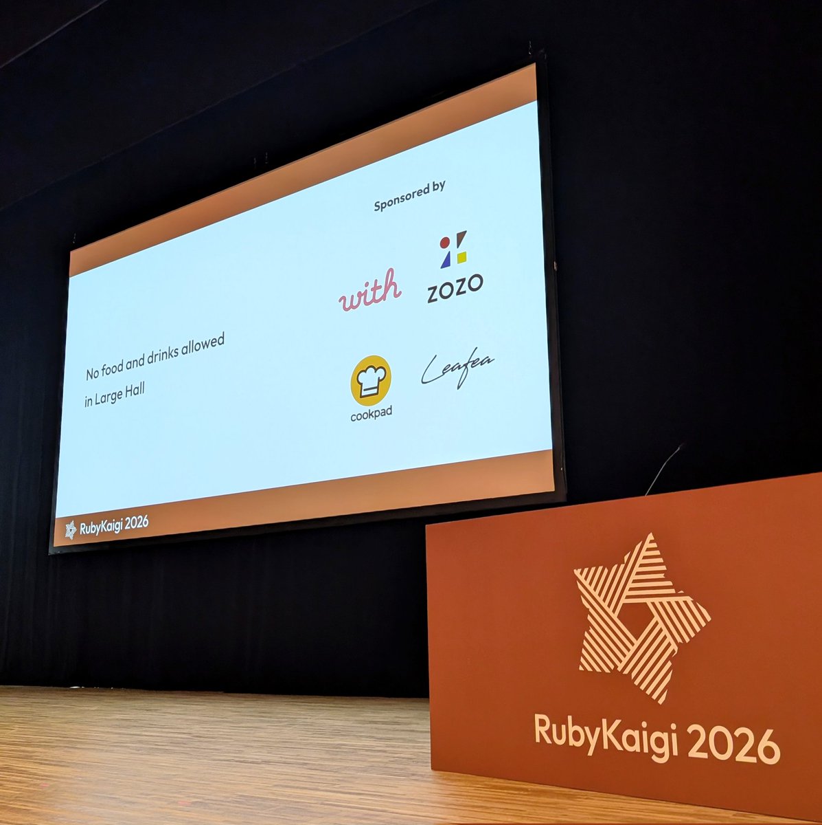 cookpad_tech's tweet photo. こんにちは！　ついに RubyKaigi Day 3 となりました。クックパッドブースもいよいよ最終日。ぜひお立ち寄りくださいませっ🛳 #rubykaigi https://t.co/tOCr8ODJMw