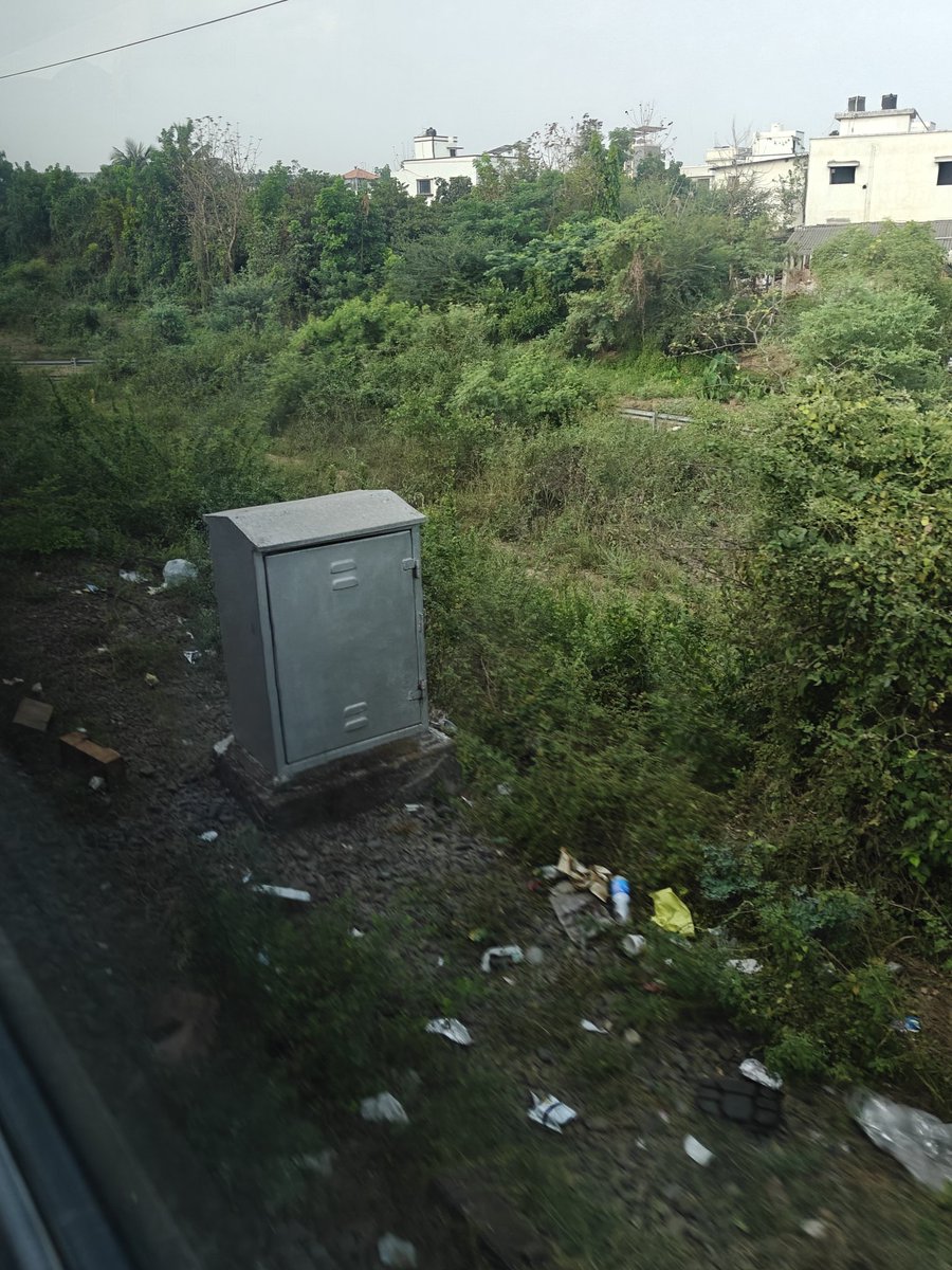 pinkidalal's tweet photo. It’s shocking to see garbage piled along both sides of the railway tracks. This waste clearly isn’t from local residents, it appears to be coming from train staff, and the nature of the litter makes that evident. @eCateringIRCTC, @narendramodi @RailMinIndia @AshwiniVaishnaw https://t.co/4Bk6SwuJrs