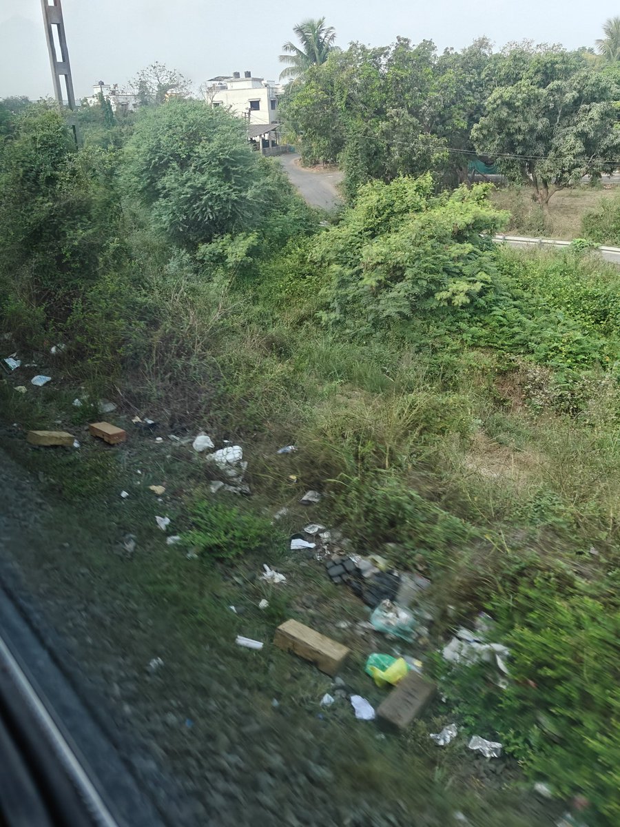pinkidalal's tweet photo. It’s shocking to see garbage piled along both sides of the railway tracks. This waste clearly isn’t from local residents, it appears to be coming from train staff, and the nature of the litter makes that evident. @eCateringIRCTC, @narendramodi @RailMinIndia @AshwiniVaishnaw https://t.co/4Bk6SwuJrs