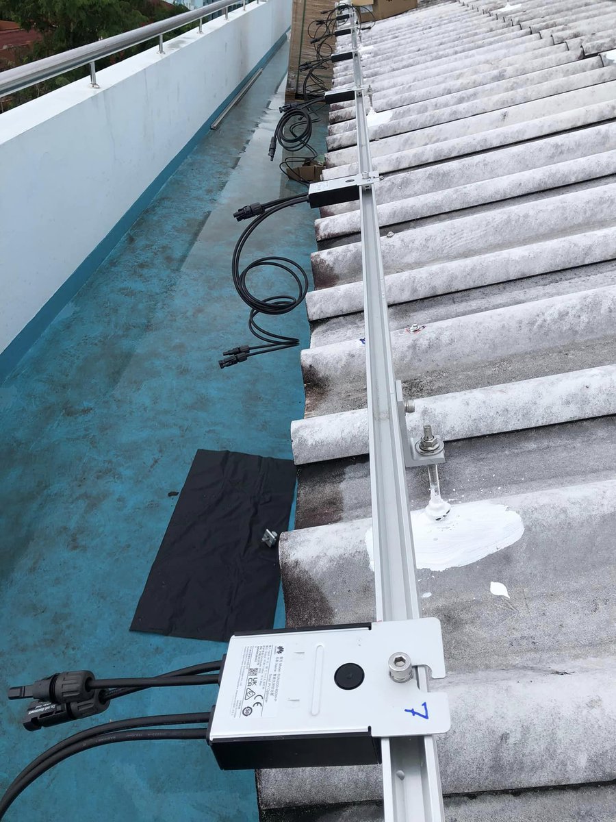 alumsolar's tweet photo. 🎉 The ALUMSOLAR Asbestos Shingle Roof #SolarMountingKit (Hanger Bolt version) has been successfully deployed in a 568kW asbestos shingle roof #solarproject in Saudi Arabia.
Please visit our official website: 🌐 https://t.co/ikbjpGq2Rn for installation https://t.co/mJkIbAJTQE