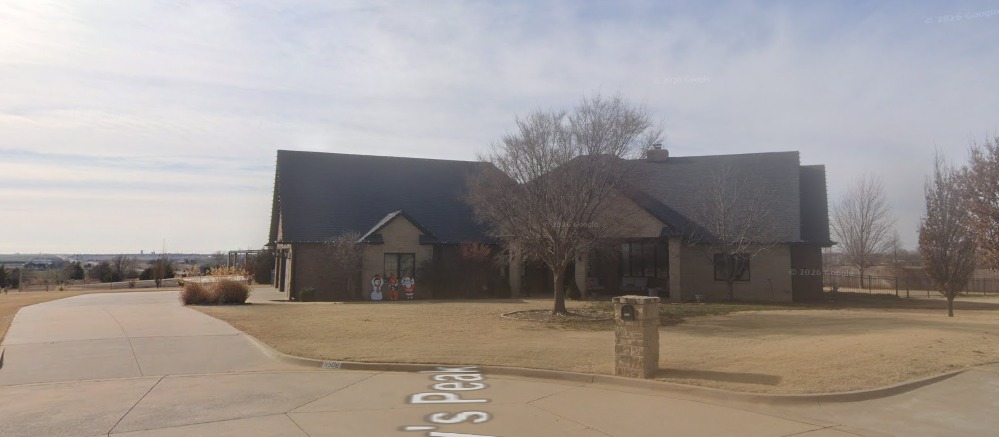 wxtwisted's tweet image. Catastrophic damage to several homes south of #Enid, #Oklahoma from a Violent #Tornado earlier this evening. There are before and after of some of the hardest hit homes west of the AFB:
🧵1/5
#wxtwitter 
🎥: Amanda Taylor for images of damage