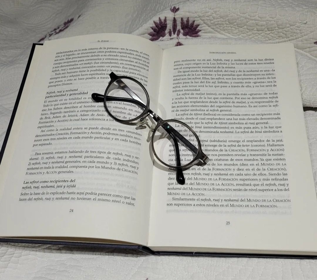 pckiva's tweet photo. La #lectura a #todos nos hace #inmigrante. Nos #lleva #lejos de #casa... pero lo más #importante  es que nos #encuentra  #hogares en todas #partes ( Jean Rhys) #feliz #día #internacional del #libro https://t.co/yL5tQv6DY3