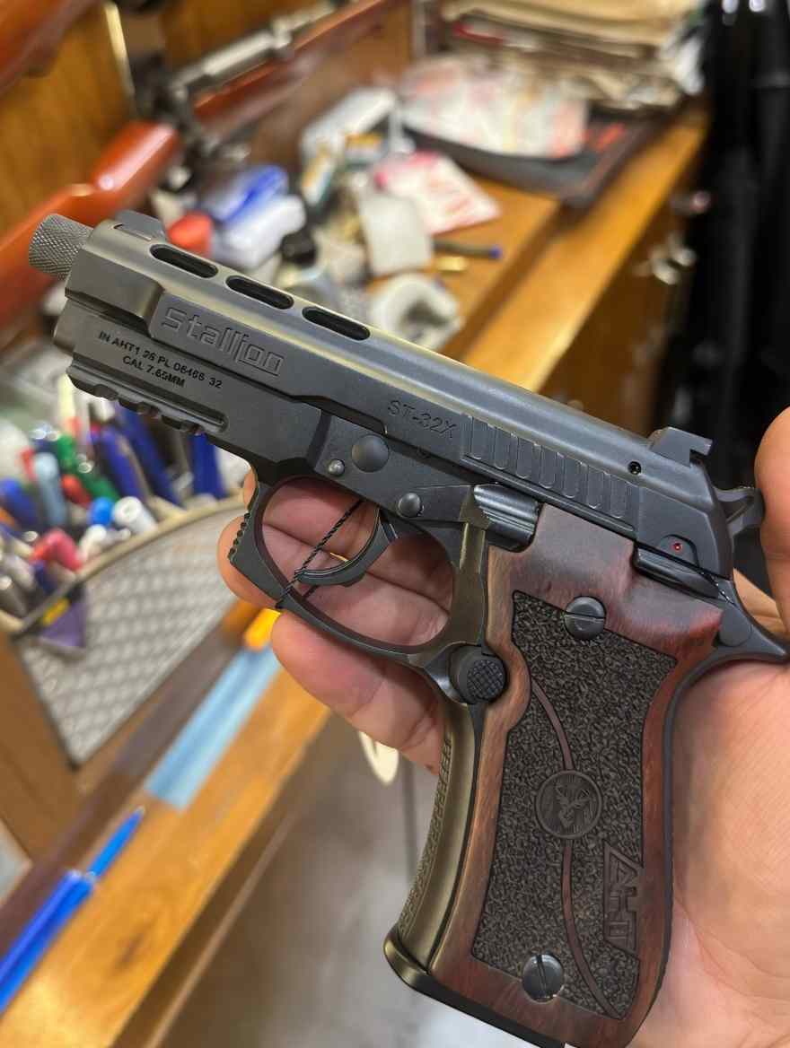 Definitely one of the most visually appealing models in the Stallion lineup, the Stallion ST-32X. It’s important to note, however, that what appears to be a threaded barrel is actually non-functional. It’s a dummy thread, included purely for aesthetics.

With suppressors