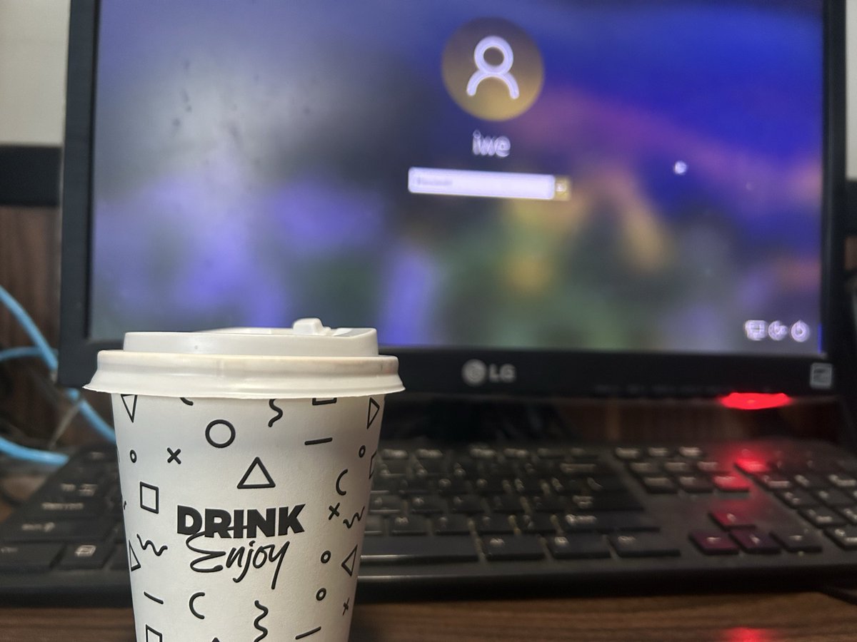 IwanIwe's tweet photo. Awali hari dengan asupan kopi hitam dan lagu-lagu grunge. Selamat bekerja! https://t.co/PceB0KD7dV