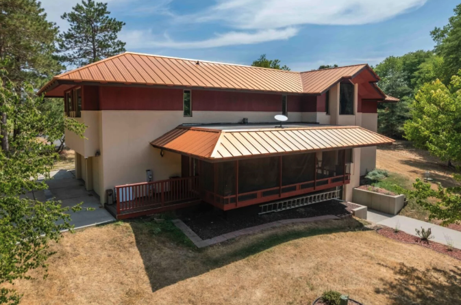itscabintime's tweet photo. Deer Run Estate (Wisconsin Dells) &amp; Lake Delton retreats (Dresser House, Log House, Lake Front Townhomes) await! Automotion Car Show May 15–17 &amp; Memorial Day May 22–25. Stay 3 nights, 4th free (Sun–Thu). Book direct at https://t.co/jb1IVr0hUK #itscabintime #bookdirect https://t.co/Uv7dKuZPMq