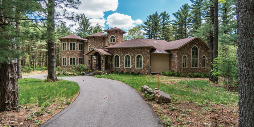 itscabintime's tweet photo. Deer Run Estate (Wisconsin Dells) &amp; Lake Delton retreats (Dresser House, Log House, Lake Front Townhomes) await! Automotion Car Show May 15–17 &amp; Memorial Day May 22–25. Stay 3 nights, 4th free (Sun–Thu). Book direct at https://t.co/jb1IVr0hUK #itscabintime #bookdirect https://t.co/Uv7dKuZPMq