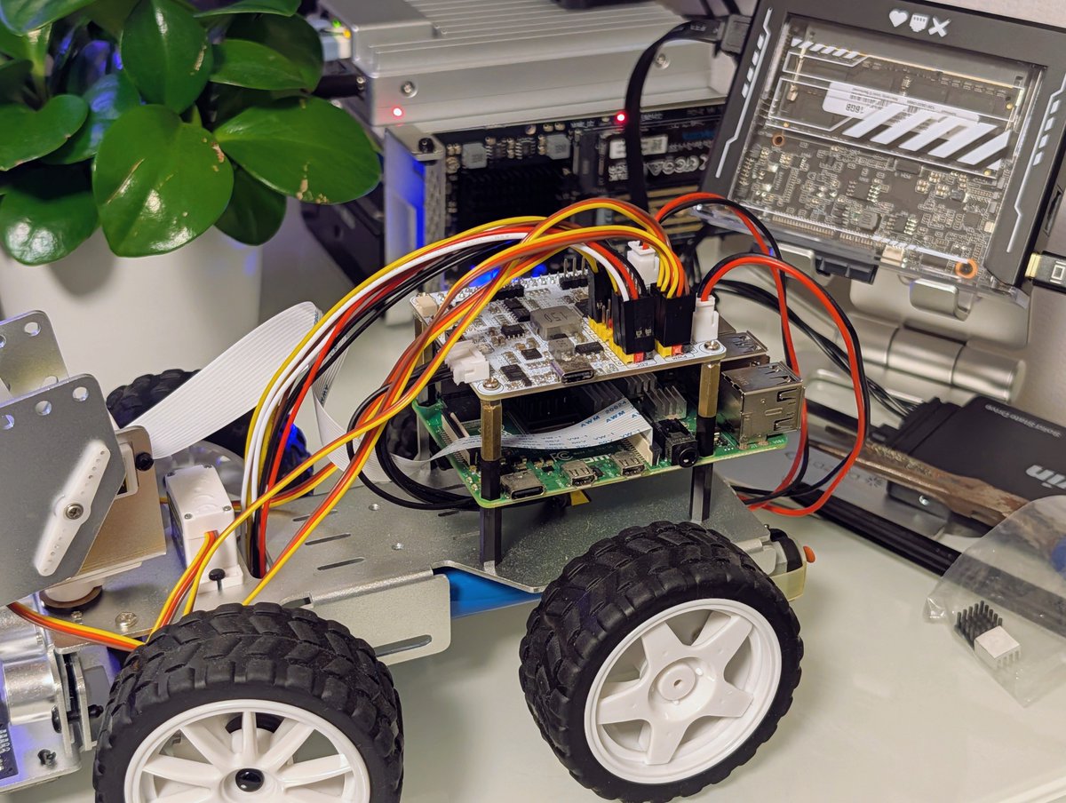 murasametech's tweet image. PiCar-XのRobotHATとの間に十分な空間が確保できました。
あとは3Dプリンタでファンを取り付けるステーを作成します。

#RaspberryPi #sunfounder