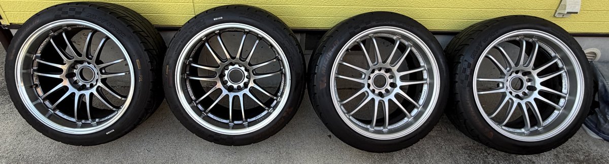RE30
18インチ 10.5j+25 pcd120
欲しい人いませんか〜
クロームシルバー2本とフォーミュラシルバー2本
使用傷などは結構あります

値段はDMにてお伝えします
