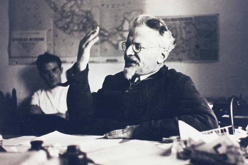 leftypol_org's tweet image. 📕 𝐓𝐇𝐄𝐎𝐑𝐘 𝐎𝐅 𝐓𝐇𝐄 𝐍𝐎𝐖 📒
(from marxists.org) #Theory

On the Paris Commune (1917)
by Leon Trotsky
“Revolution has often followed war in history. In ordinary times the working masses toil from day to day, docilely performing their slave labor, bowing to the