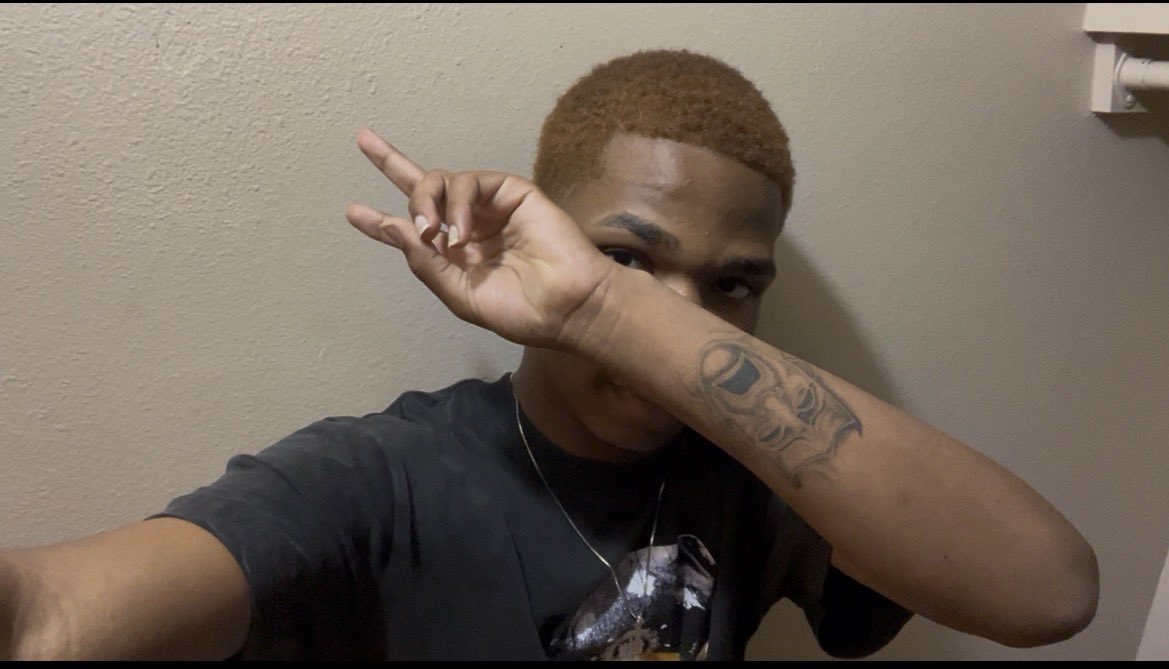 PLATINUM 🦇 tweet media