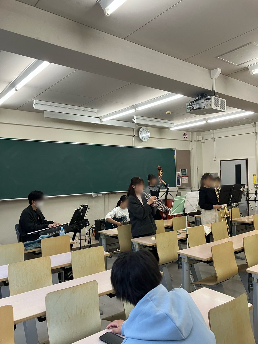 sshjazz's tweet photo. 昨日コンボ演奏を聴きにきてくださった皆さん、ありがとうございました！！✨
聴きに行けなかったという方は、来週4/30(木)もやる予定なのでぜひ来てください！

⚠️次回は文化サークル棟3階部室で行います！場所が変わるので気をつけてください！！ https://t.co/T4KBaodtnu