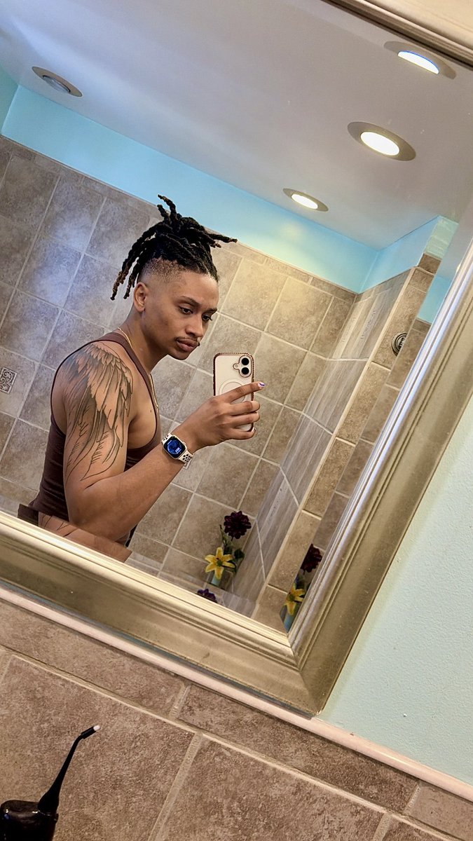 Nazthe0nee's tweet photo. New tat lookin smooth https://t.co/OhVHtI5liQ