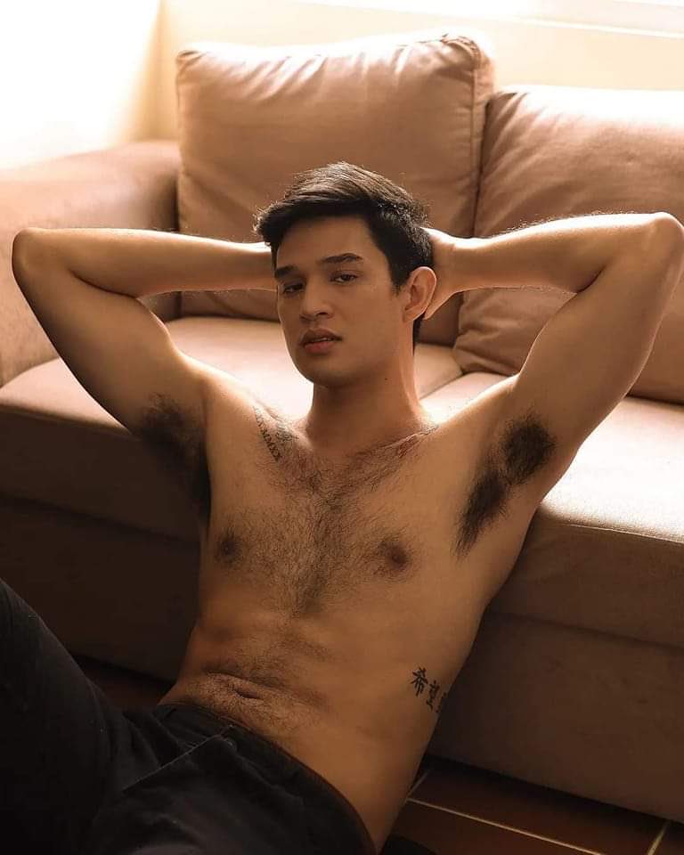 PitSniff69's tweet photo. @AnjoPertierra04 look at those hairy pits🥵😈👅 #ArmpitFetish #GayPits #HairyPits #GayPorn #Sniff https://t.co/kalIScf2qt