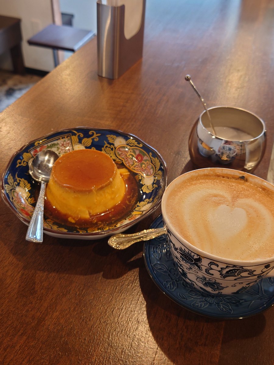 Magoroku_2563's tweet image. あきの珈琲@荒川区東日暮里3
・プリン
・カプチーノ
・エスプレッソ

あきの珈琲さんで朝プリン！
濃厚だが重すぎないプリンにホロ苦いカプチーノの組み合わせは鉄板です！
〆はエスプレッソをクイッと。

あきさんを中心にお店が街のコミュニティとして機能していて、ホントにスゴい!!

#coffee