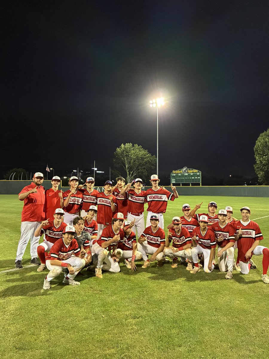 Congrats to our Sophomore team on their undefeated district championship. 🏆 

They finished the year with a record of 21-4 and a NINETEEN game winning streak. 🔥
