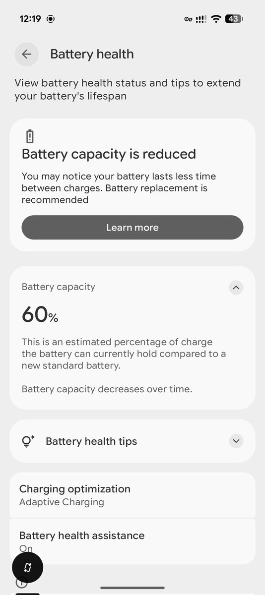 chenli135396's tweet photo. Hey @madebygoogle @GooglePixel_US, is this the "$1800 Premium Experience" you promised?
​My Pixel 9 Pro Fold hit 60% battery health after ONLY 80 cycles. This is a massive hardware failure &amp; a potential fire hazard! @MKBHD​@JerryRigEverything
​#Pixel9ProFold #PixelProblems https://t.co/Znsln9gknb