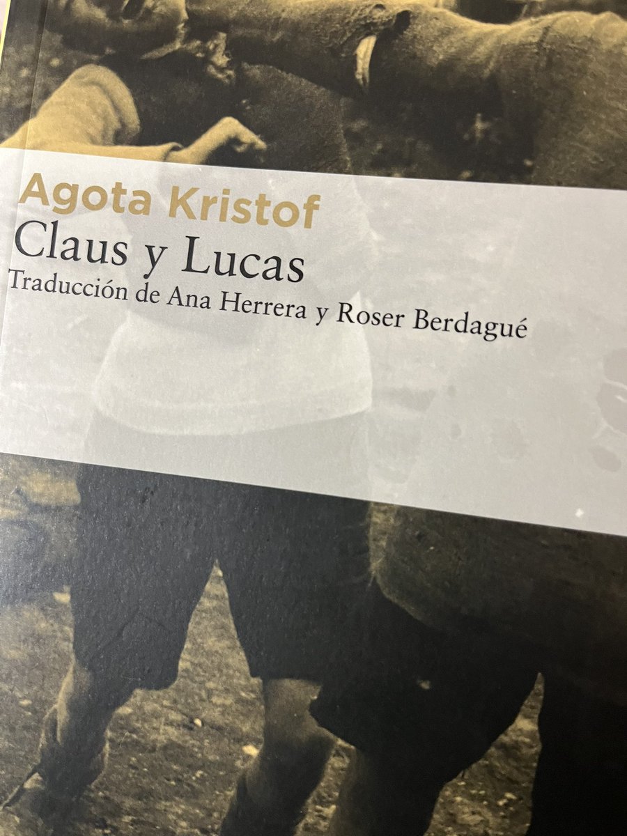 ursulacamba's tweet photo. Tan desgarradora, cruel, asquerosa, deprimente y conmovedora como ésta. Son de esos libros que te dejan viendo la pared una semana. Y sin embargo, como la autora lo señala, “ningún libro es más triste que la vida.” Y tiene razón.
No es para cualquier estómago. Advertidos están. https://t.co/3OwFLcnb3h