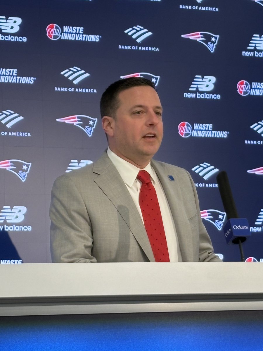 Eliot Wolf said that while Caleb Lomu primarily played the left side, he’s capable of playing on the right side. Will Campbell is the left tackle.